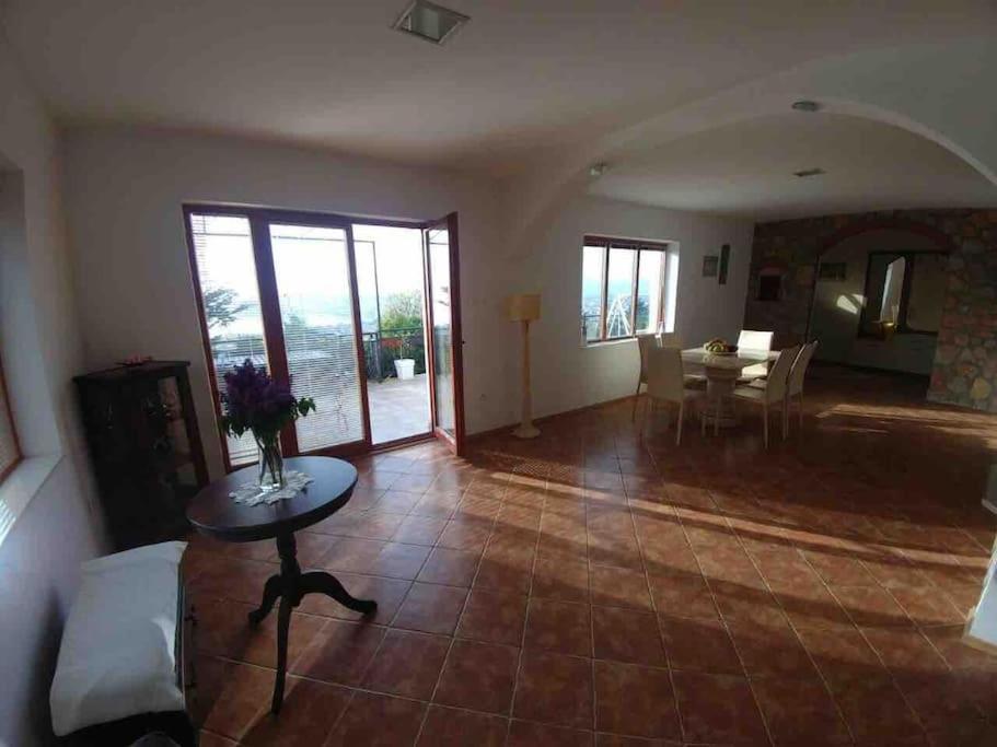 Casa Farmak - 4 Bedroom Lux Apartment With Infinity Pool & Lake View Ohrid Bagian luar foto