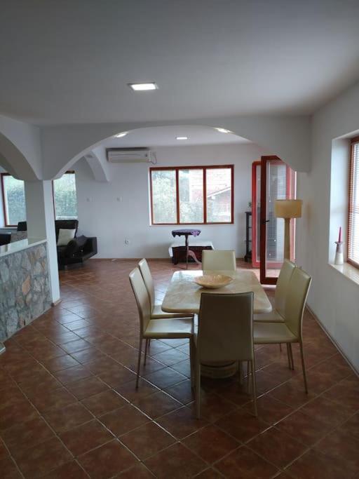 Casa Farmak - 4 Bedroom Lux Apartment With Infinity Pool & Lake View Ohrid Bagian luar foto