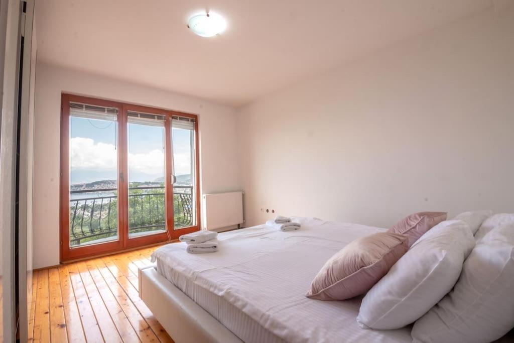 Casa Farmak - 4 Bedroom Lux Apartment With Infinity Pool & Lake View Ohrid Bagian luar foto