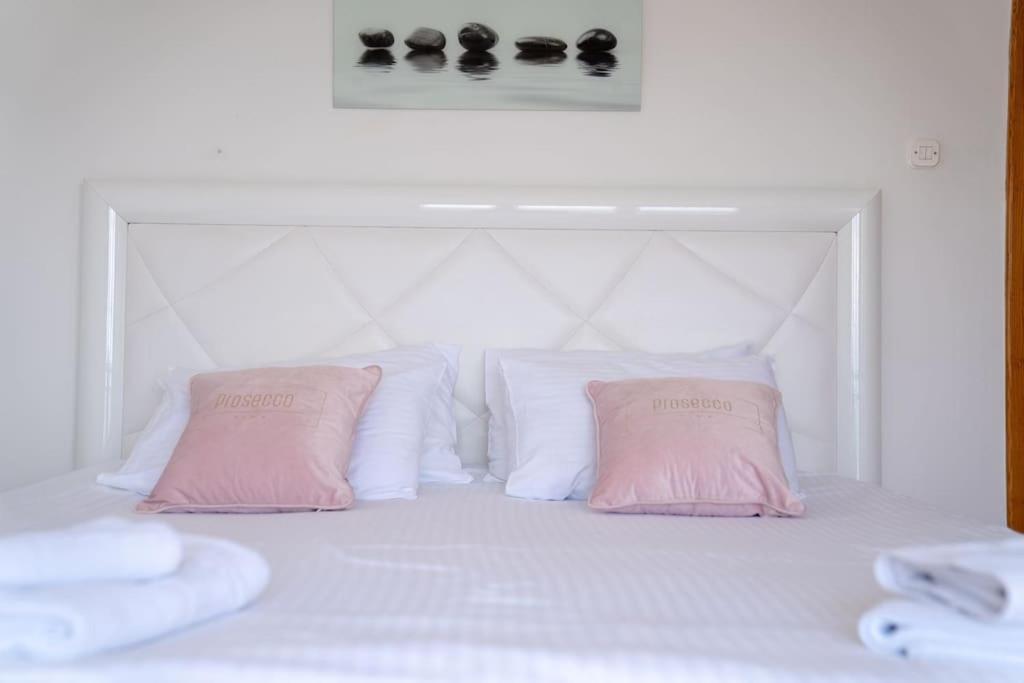 Casa Farmak - 4 Bedroom Lux Apartment With Infinity Pool & Lake View Ohrid Bagian luar foto