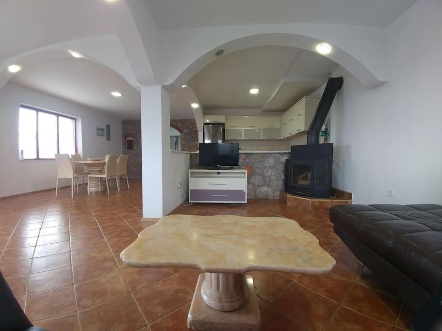 Casa Farmak - 4 Bedroom Lux Apartment With Infinity Pool & Lake View Ohrid Bagian luar foto