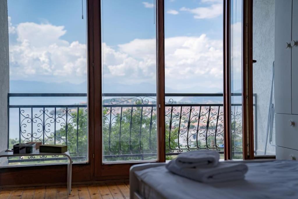 Casa Farmak - 4 Bedroom Lux Apartment With Infinity Pool & Lake View Ohrid Bagian luar foto