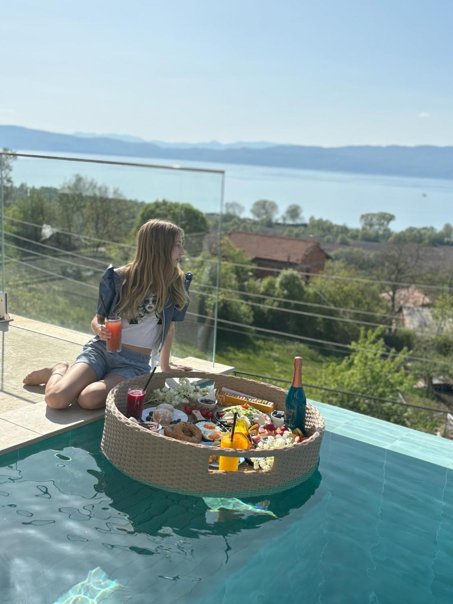 Casa Farmak - 4 Bedroom Lux Apartment With Infinity Pool & Lake View Ohrid Bagian luar foto